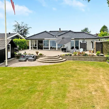 Erok - 100m From The Sea By Interhome *